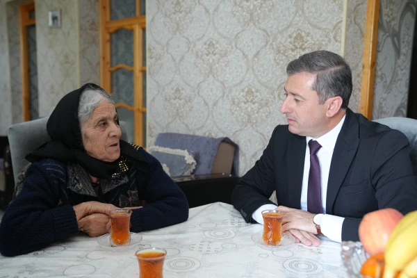 Dövlət Əmək Müfəttişliyi Xidmətinin rəisi Elnar Hüseynov Babək rayonundan olan bir sıra şəhid ailələrini ziyarət edib
