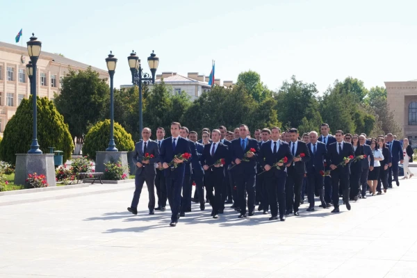 Naxçıvan Muxtar Respublikasının Əmək və Əhalinin Sosial Müdafiəsi Nazirliyinin kollektivi Ulu Öndər Heydər Əliyevin xatirəsini ehtiramla yad ediblər