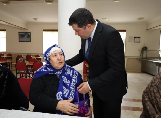 Stasionar sosial xidmət göstərilən ahıl doğum günü münasibətilə ziyarət edilib