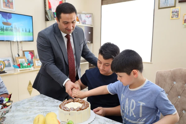 Elməddin Qəribov Ordubad rayonunda yaşayan bir sıra şəhid ailələrini ziyarət edib